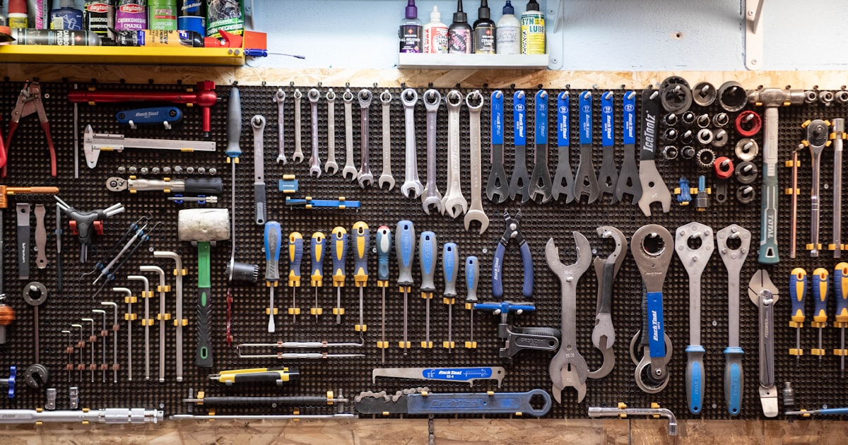 A bunch of tools that are on a table