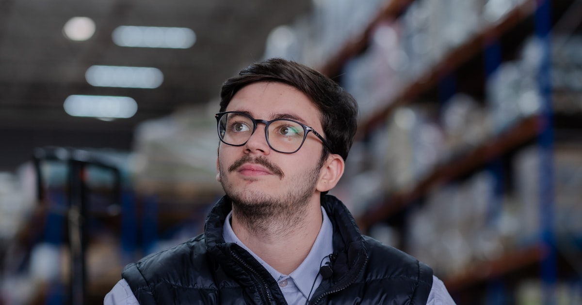 A worker with a tablet in a warehouse