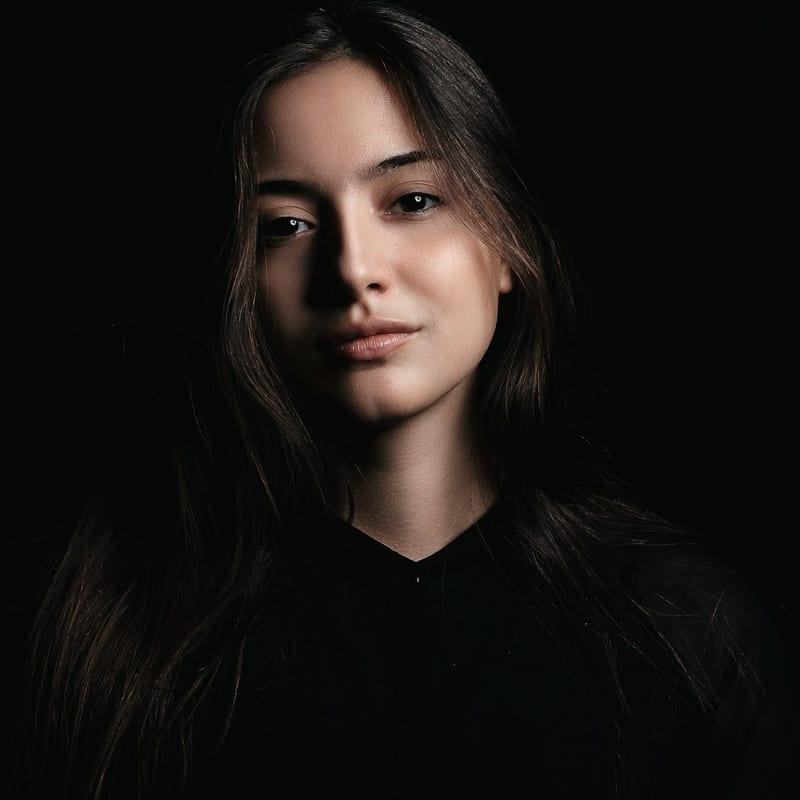 Mira Soto, Principal, Digital
