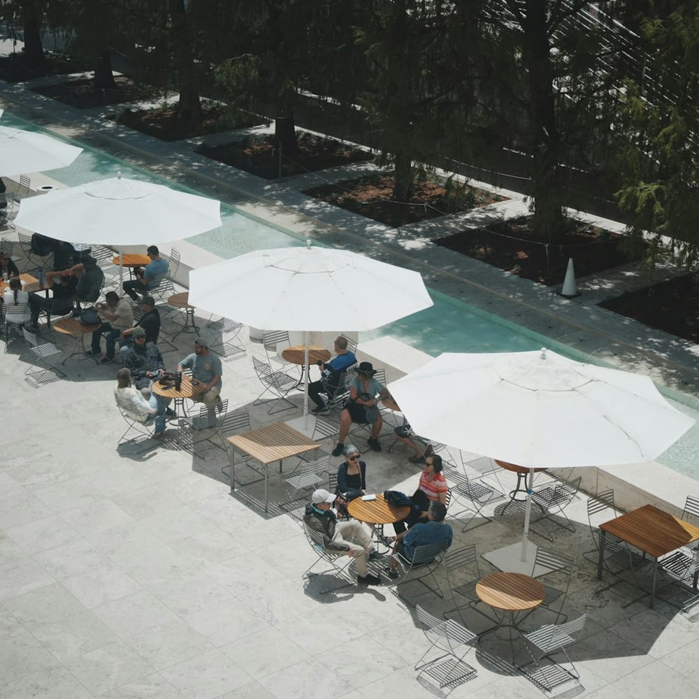 Sunday brunch crowd on the Havemeyer Street patio