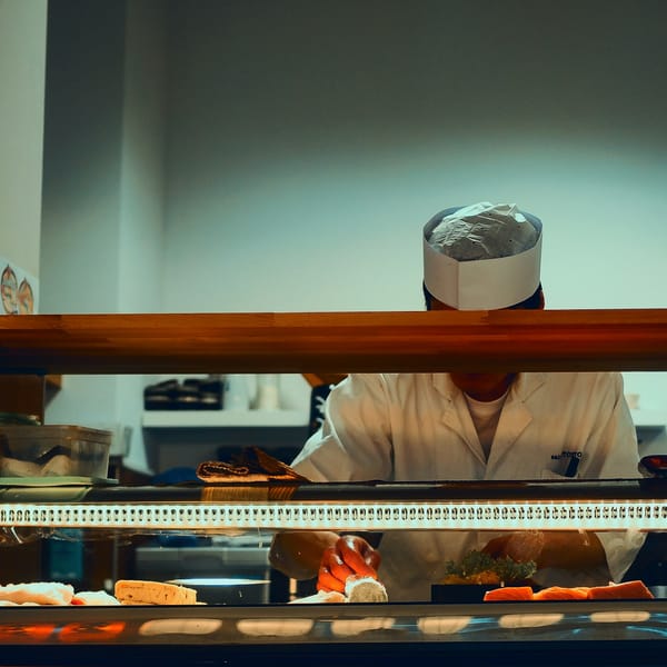 Kenji Matsuda preparing sushi
