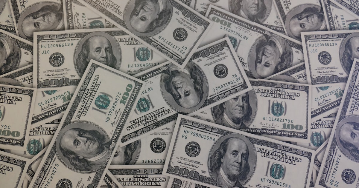 A lot of 100 us dollar banknotes
